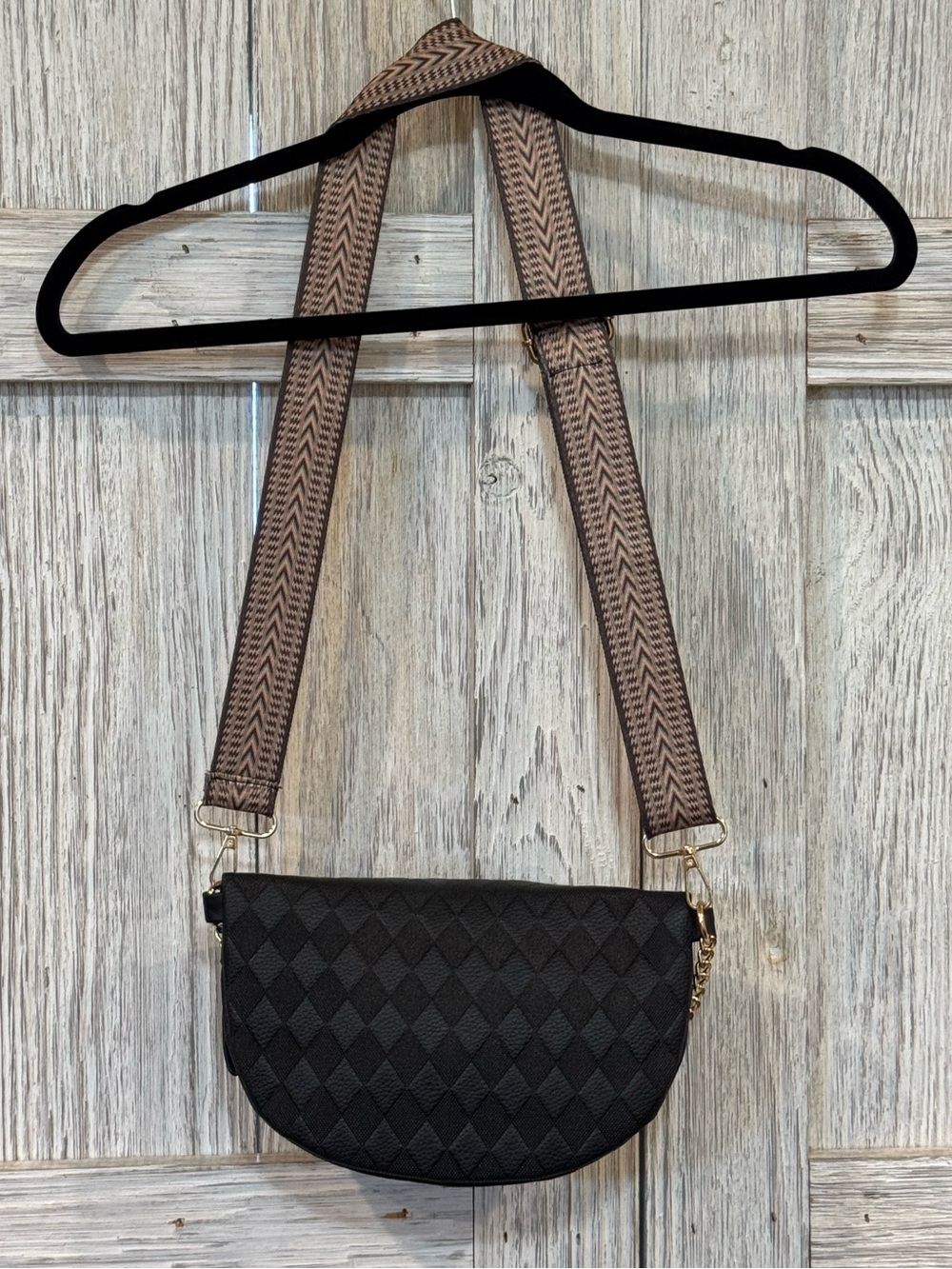 Cahres & Heka Fashion Black Quilted Crossbody Belt Bag with Gold Chain - Picture 4 of 5